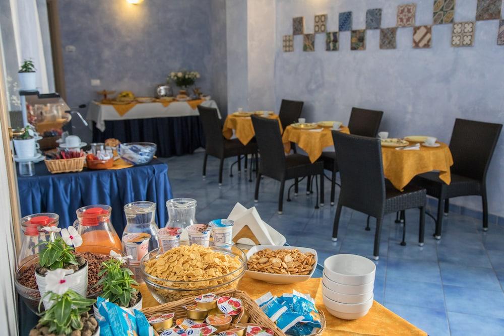 Bed & Breakfast Blu Maison 2*